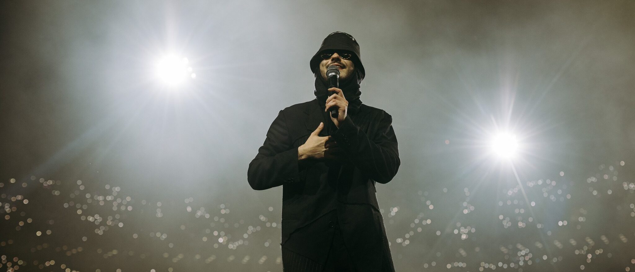 Két hét alatt három új dalt is bemutatott Azahriah